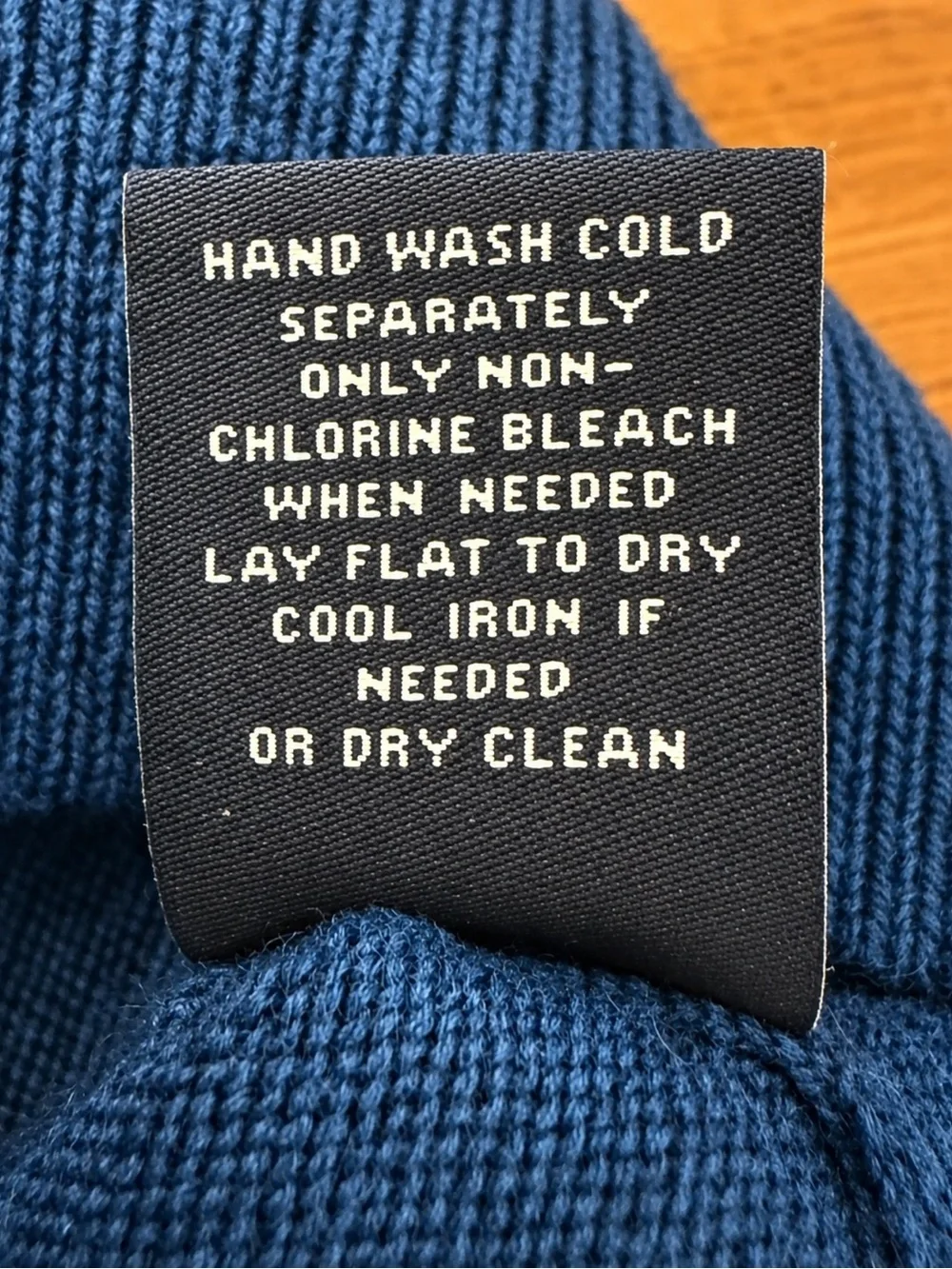 Hart Schaffner Marx 100% Extra Fine Merino Wool V-Neck Sweater Navy Blue - L